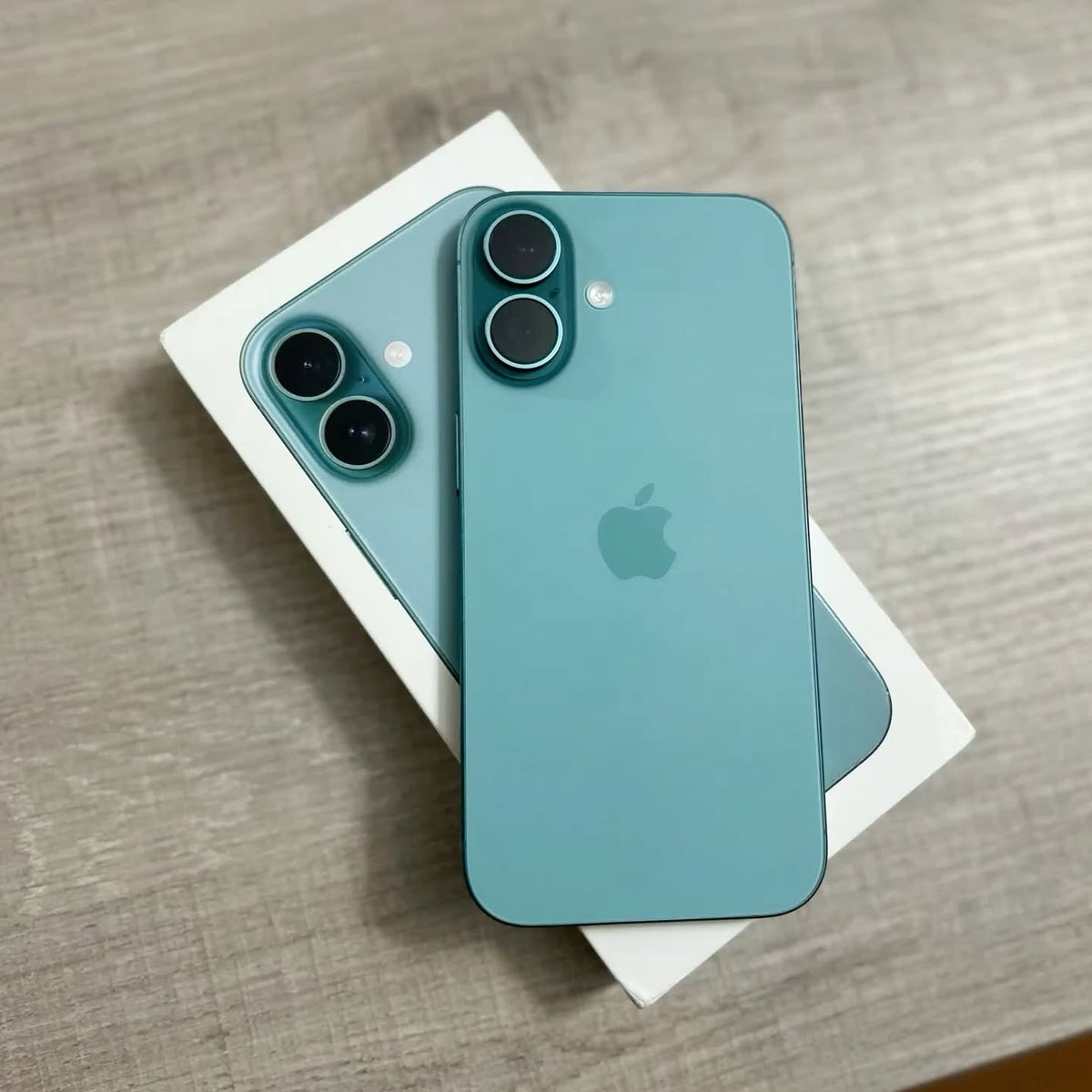 iPhone 16