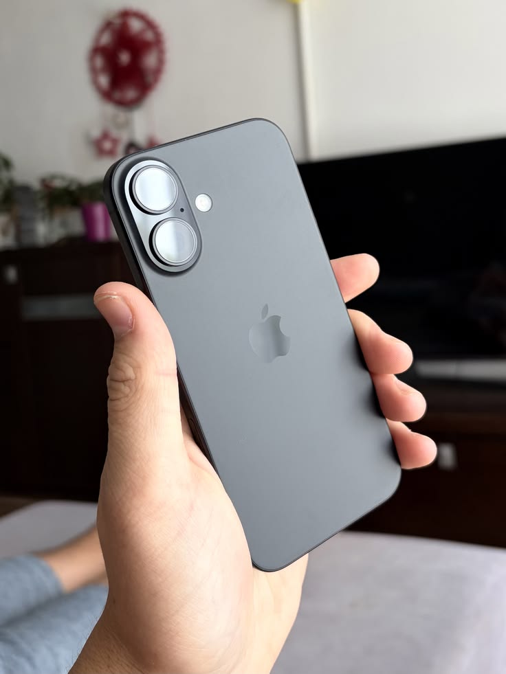 iPhone 16